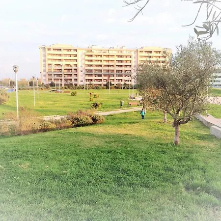 Domus Airport & Shop فيوميتشينو